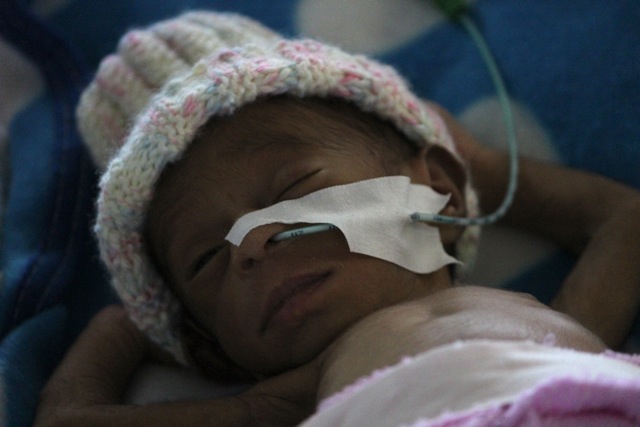 premature babies of PNG receive some knitted love